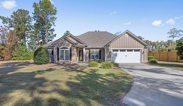 Quiet Family Getaway Sleeps 9, Two Acres, with Gym & 3 TVs