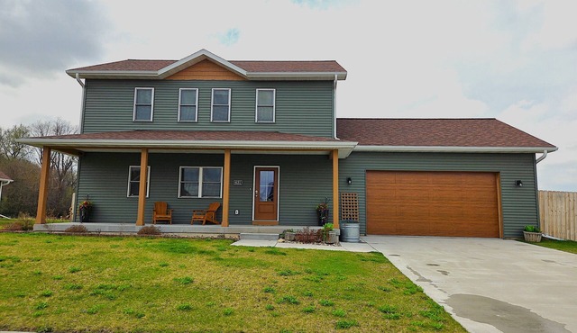 Quiet Family Haven/Pet Secure Backyard/New House