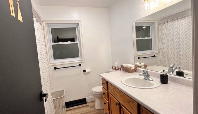 Quiet Family Home. 3 Bed/2 bath. Full backyard. Free parking