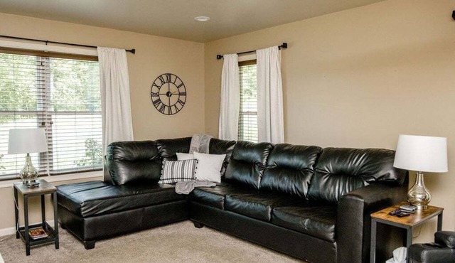 Quiet Family Home - Firepit- Barn for Animals