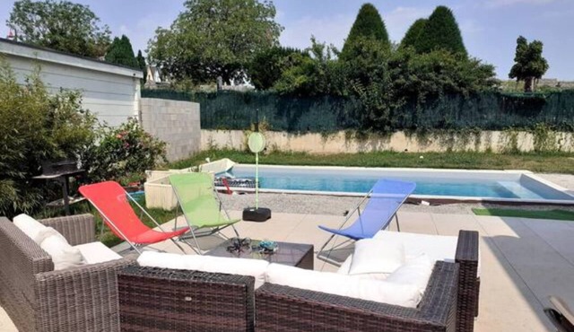 Quiet family home with pool NO PARTY. Ideal for families with children.
