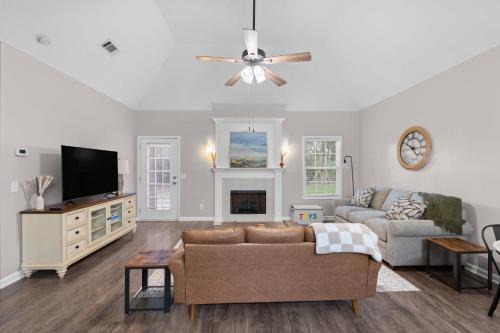 Quiet Family Home - Near Everything