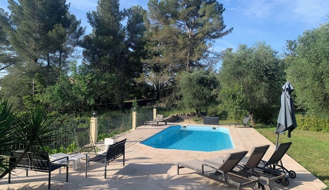 Quiet family home with pool & garden