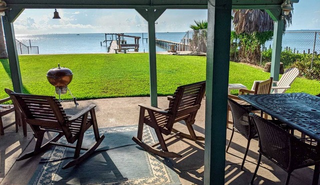Quiet Family Kept Waterfront Bayhouse With Great Fishing Pier