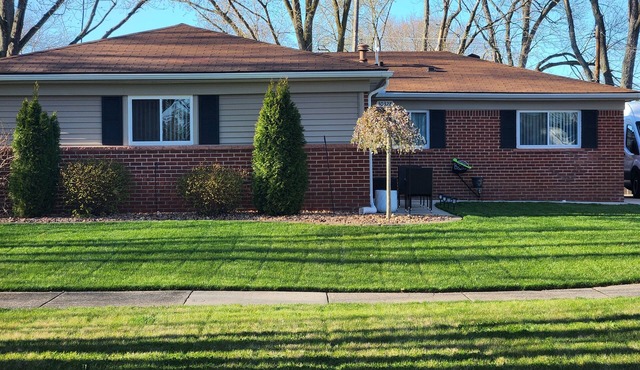 Quiet Family Oasis in Farmington Hills, Sleeps 6-10. 20 miles from Downtown