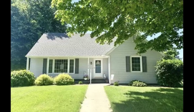 Quiet family sized retreat surrounded by farm but in town.