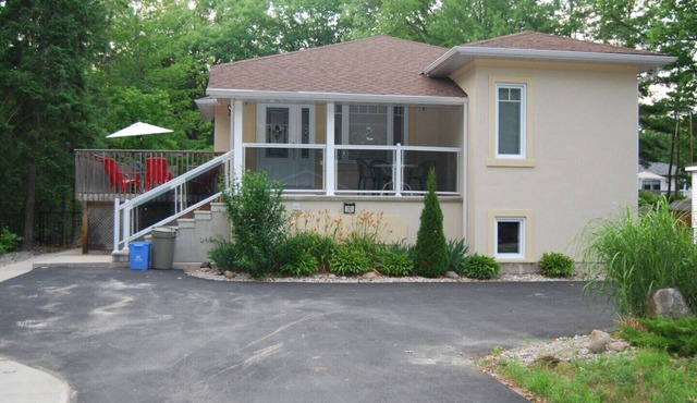 Quiet Family Vacation Home in Wasaga Beach- Ontarion