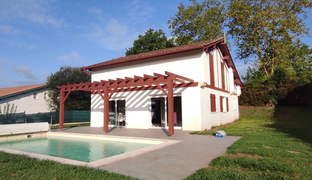Quiet family villa with heated pool, 10 min from Bayonne