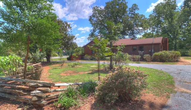 Quiet Farm Getaway - Mini-Callaway Gardens without Calloway Prices