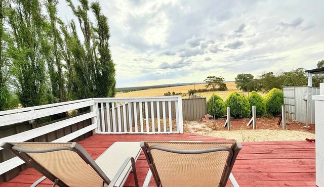 Quiet Farm-style Retreat With Scenic Views