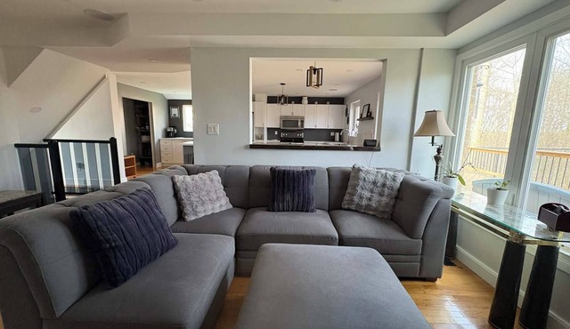 Quiet FIFA Home Base Near Pickering GO | Executive 4BR Stay