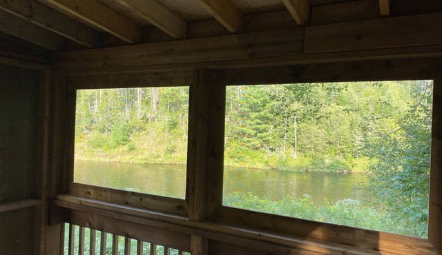 Quiet fishing cabin along the River Philip. Access to atv and snowmobile trailsn