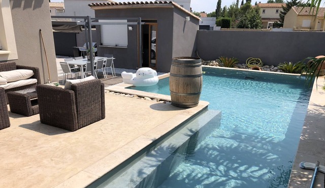 QUIET, LUXURY DETACHED VILLA IDEAL FOR 6 ADULTS AND 4 CHILDREN