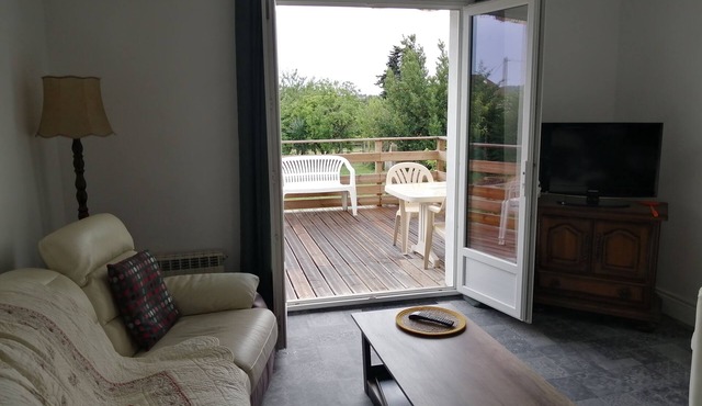 Quiet house 5 minutes from the town center. (2 nights minimum)