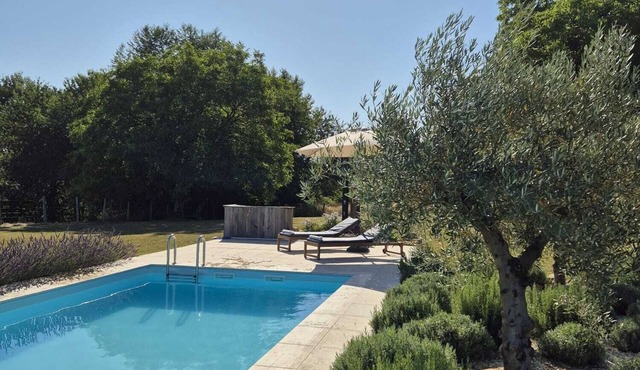 Quiet cottage with private pool, garden and French charm in the Dordogne region