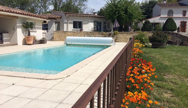 QUIET 8-BED FAMILY HOME WITH SWIMMING POOL