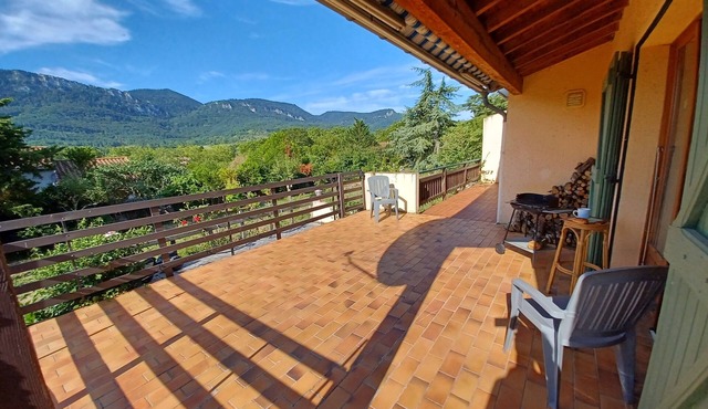 Quiet French village home in wine region, sleeps 10