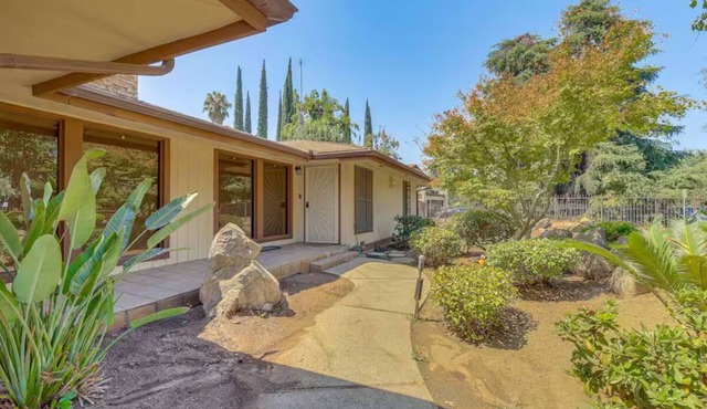 Quiet Fresno Home Spacious Yard Ideal for Extended Stays