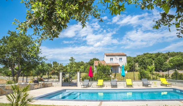 Quiet, fully air-conditioned villa with private pool