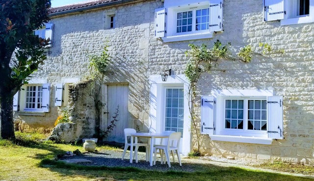 Quiet furnished accommodation with garden