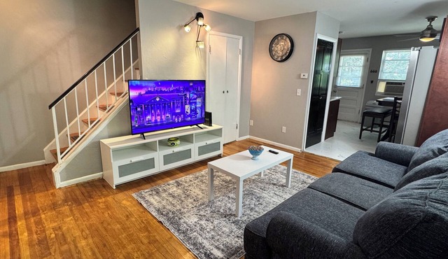 Quiet Furnished 2BR Condo Near Yale&VA Parking