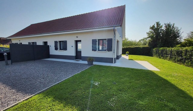 Quiet gîte, close to Baie de somme (3kms). Comfortable and air-conditioned