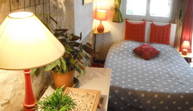 Quiet garden facing the castles for your stay in the Pays du Futuroscope