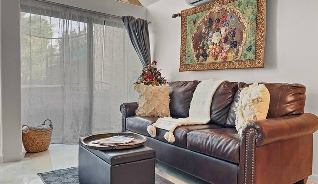 Quiet Garden Sanctuary Couples and Pet Friendly