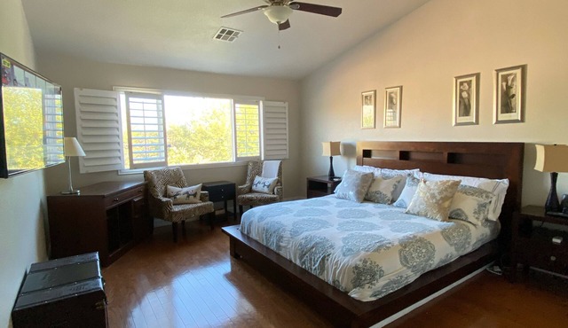 Quiet, gated exclusive private executive 3 bedrooms house.Pool, club house.