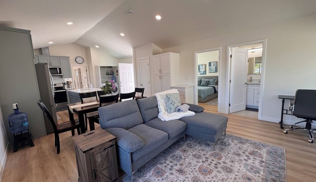 Quiet Getaway 2BD2BH with AC in Sunny San Diego