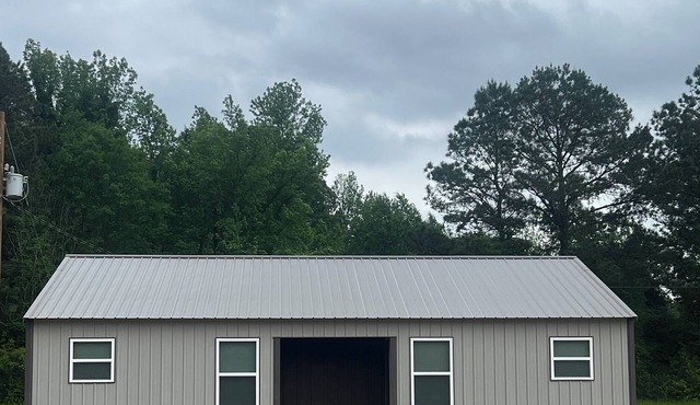 Quiet getaway in Taylor Arkansas close to Lake Erling and Muddy Bottoms