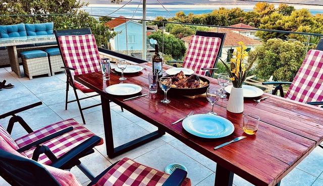 Quiet getaway on a beautiful Island near the historic Roman city of Split.