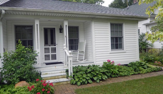 Quiet Getaway Steps From Downtown