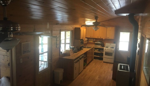Quiet Getaway- Waterfront cottage
