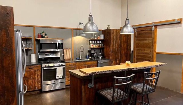 Quiet getaway with land for kids and pets to roam!