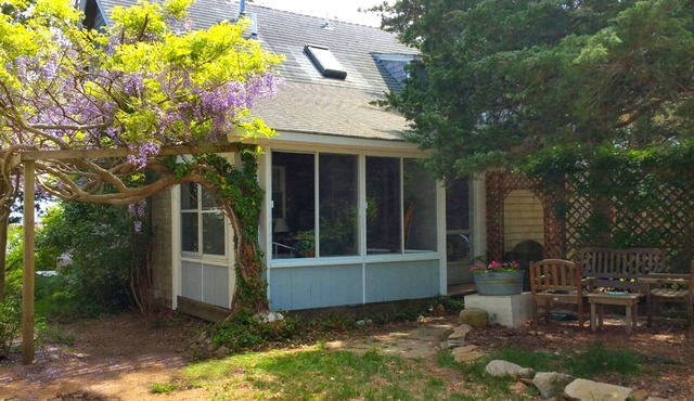 Quiet Getaway Within Walking Distance Of All Oak Bluffs Has To Offer.