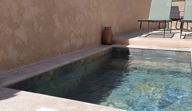 QUIET GITE FOR TWO WITH RELAXING POOL NOT OVERLOOKED + PET