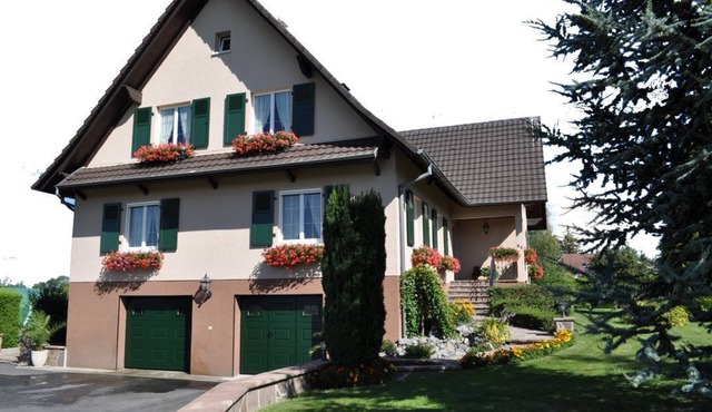 Quiet gite in a cul-de-sac. Pets accepted by prior arrangement.