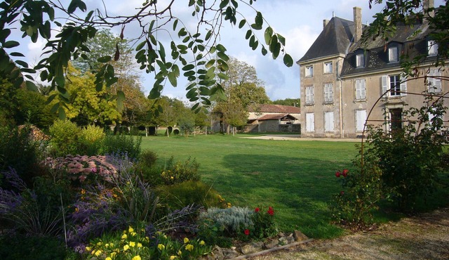Quiet Gite In Château Grounds in Rural Charente, With Pool And Access To Park
