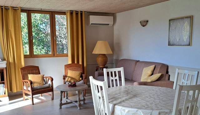 Quiet gite in the Ain countryside, located along the "voie verte" greenway.