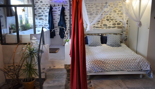 Quiet gîte in the heart of nature with private hot tub