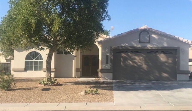 Quiet Golf Community Home: n3 Bedroom - 2 Bath nW/Private Non-Heated Pool