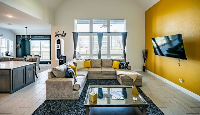 Quiet golf community that is family-friendly, with nice and personable neighbors