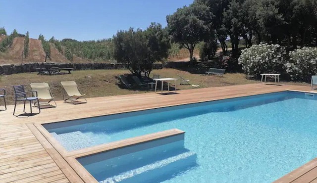 Quiet Gravona gîte with heated swimming pool