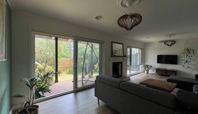 Quiet Green Haven for Young Families - Minutes to the Dell, Golf Course & Bistro