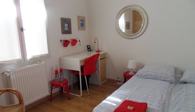 QUIET GROUND-FLOOR ROOM IN A HOUSE