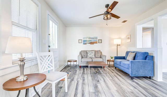 Quiet Grove Hill Cottage w/Wraparound Deck!