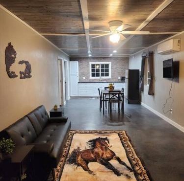 Quiet Guest Cabin in Andalusia, Alabama