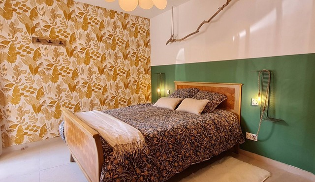 Quiet guest room with private entrance and parking in Ormes-et-Ville