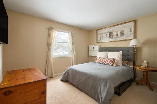 Quiet Guest Space with Hot Tub, Laundry, and Gym